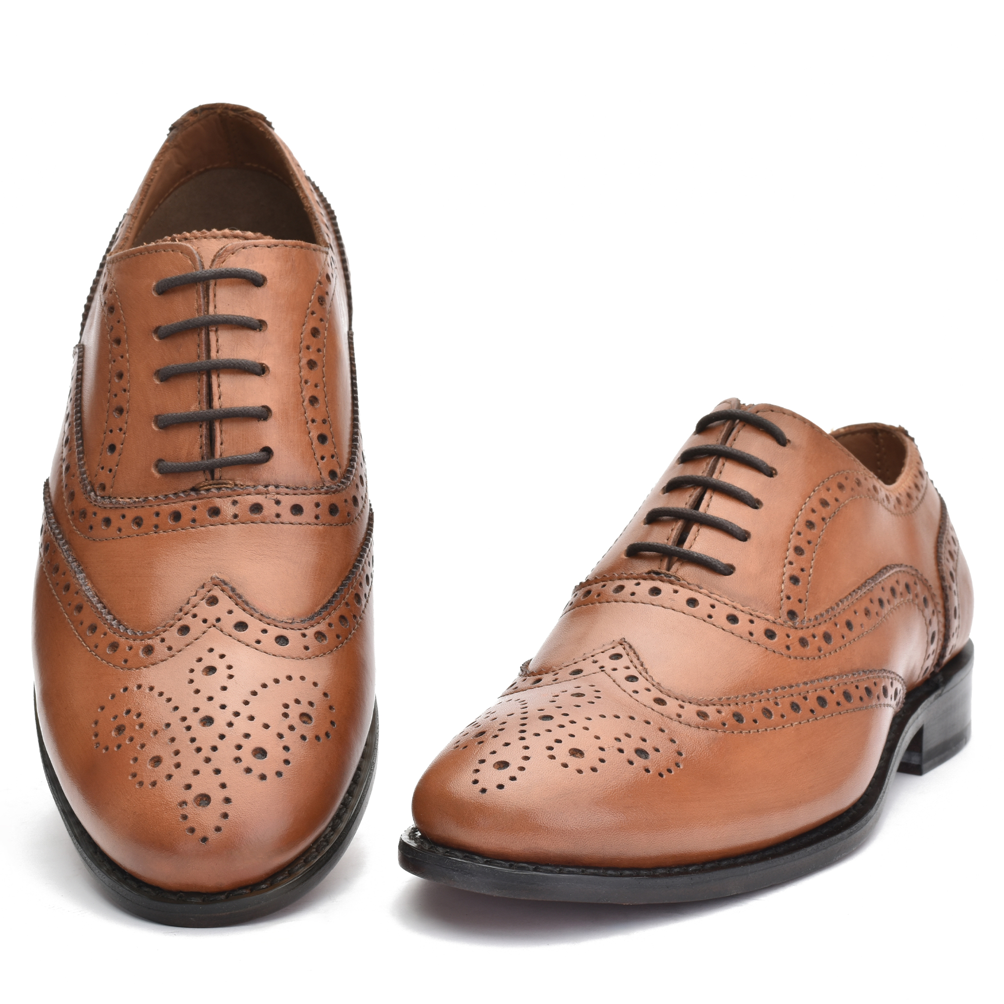 Men’s brown leather day brogue shoe with classic perforated detailing and leather sole