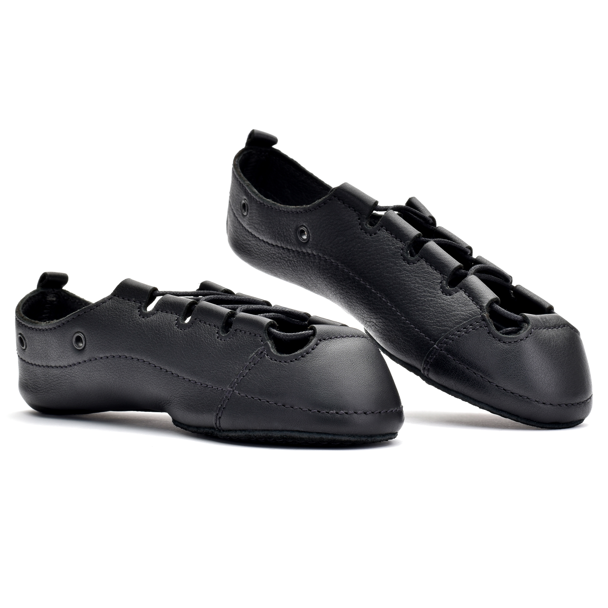 Black leather Irish dance pumps featuring a shock-absorbing gel insole and Noene toe protection, designed for comfort and durability.