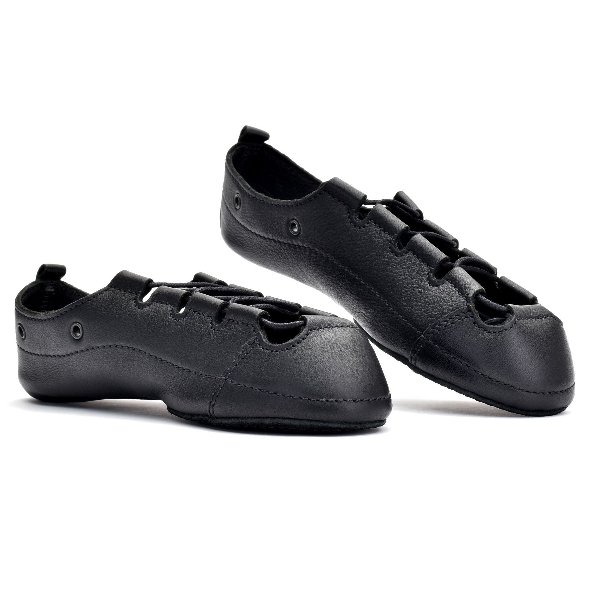 Black leather Irish dance pumps featuring a shock-absorbing gel insole and Noene toe protection, designed for comfort and durability.